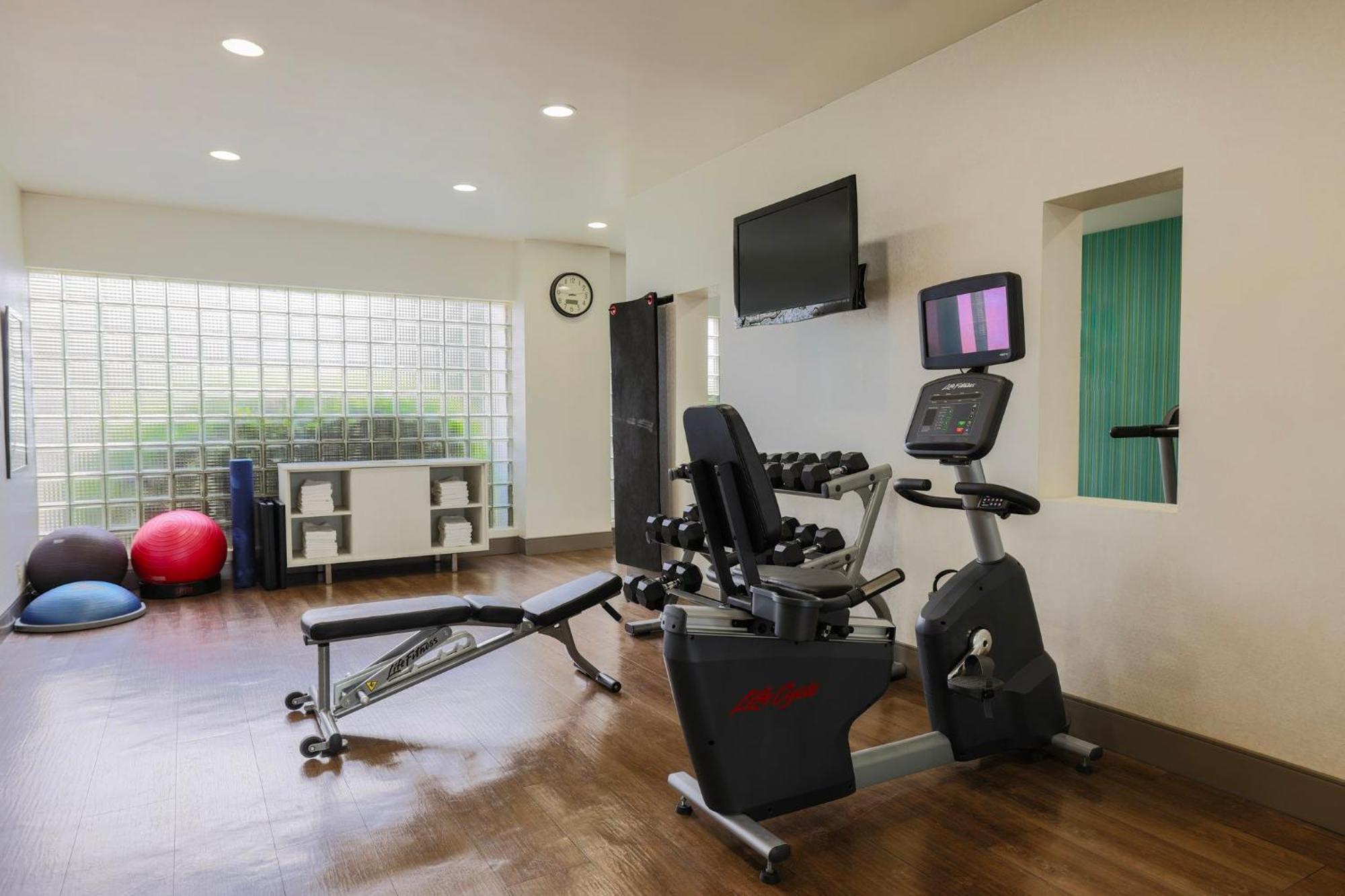 Holiday Inn Express Burlington By Ihg Exteriör bild