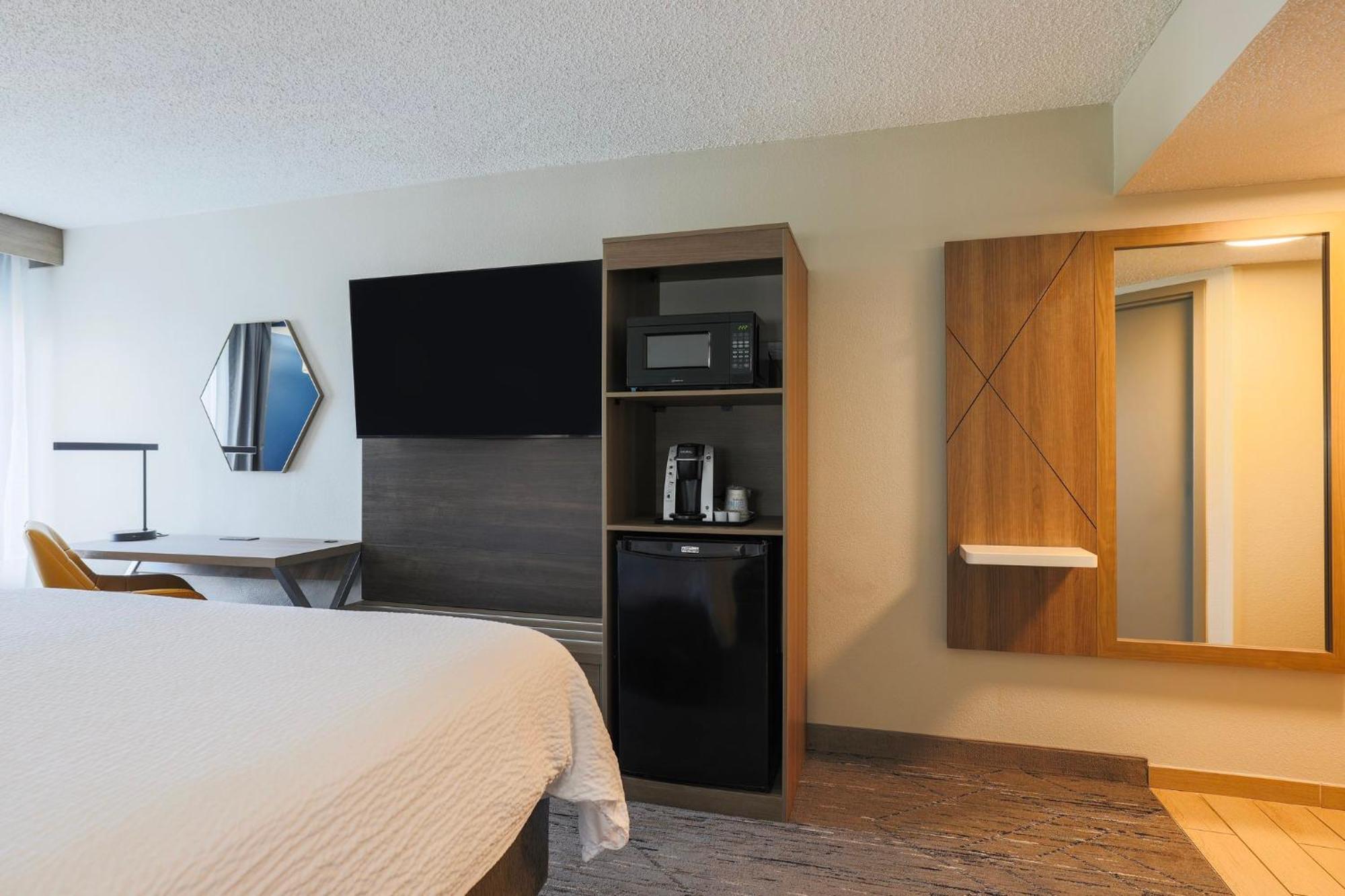 Holiday Inn Express Burlington By Ihg Exteriör bild