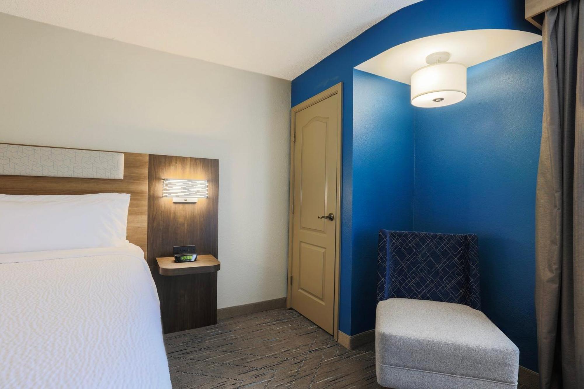 Holiday Inn Express Burlington By Ihg Exteriör bild