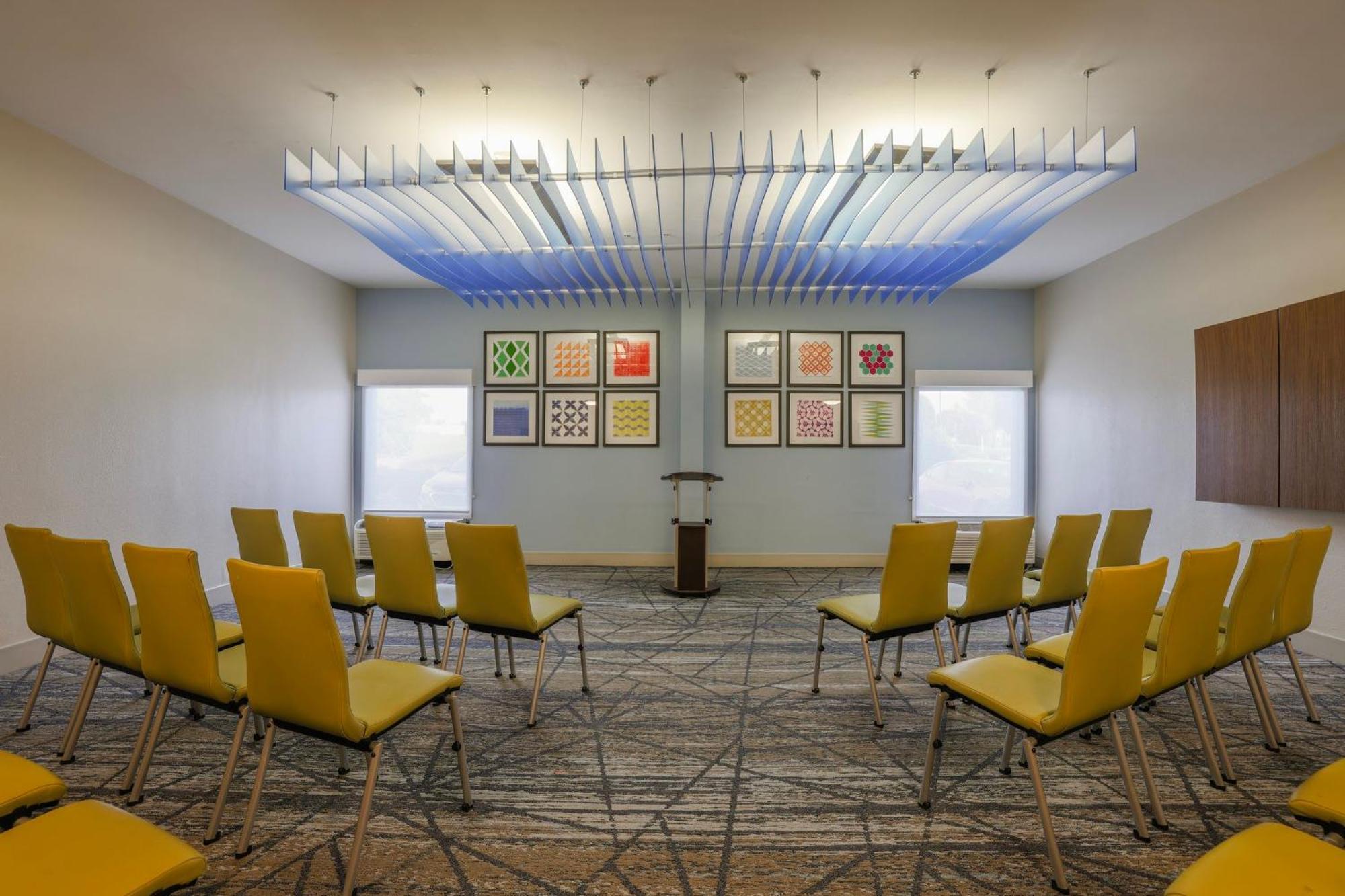 Holiday Inn Express Burlington By Ihg Exteriör bild