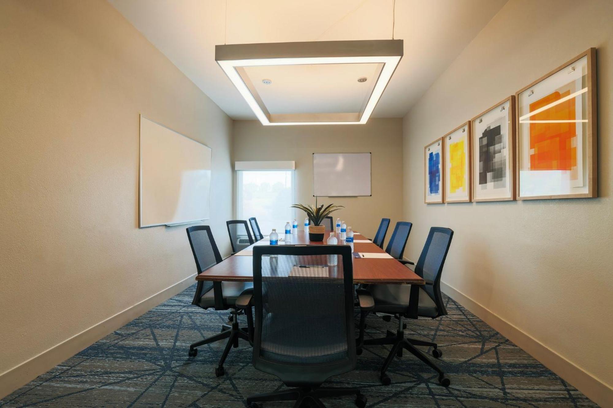 Holiday Inn Express Burlington By Ihg Exteriör bild