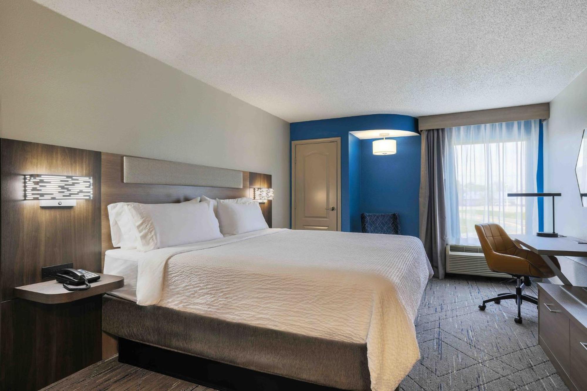 Holiday Inn Express Burlington By Ihg Exteriör bild