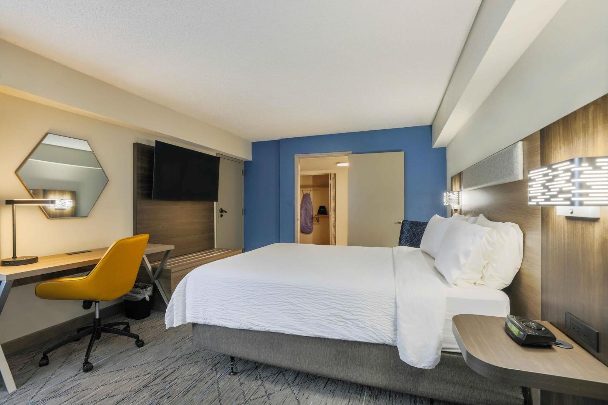 Holiday Inn Express Burlington By Ihg Exteriör bild