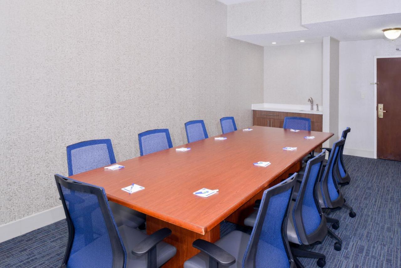 Holiday Inn Express Burlington By Ihg Exteriör bild