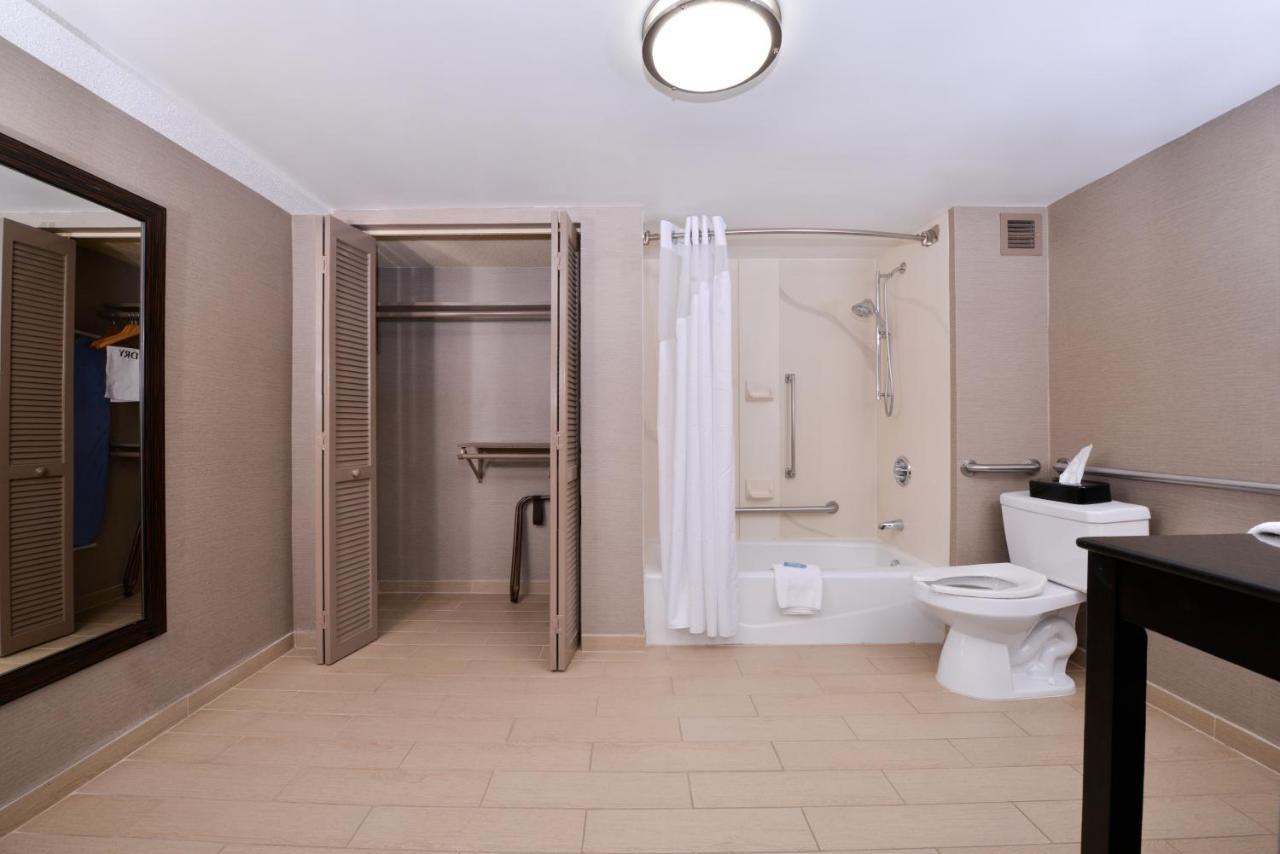 Holiday Inn Express Burlington By Ihg Exteriör bild