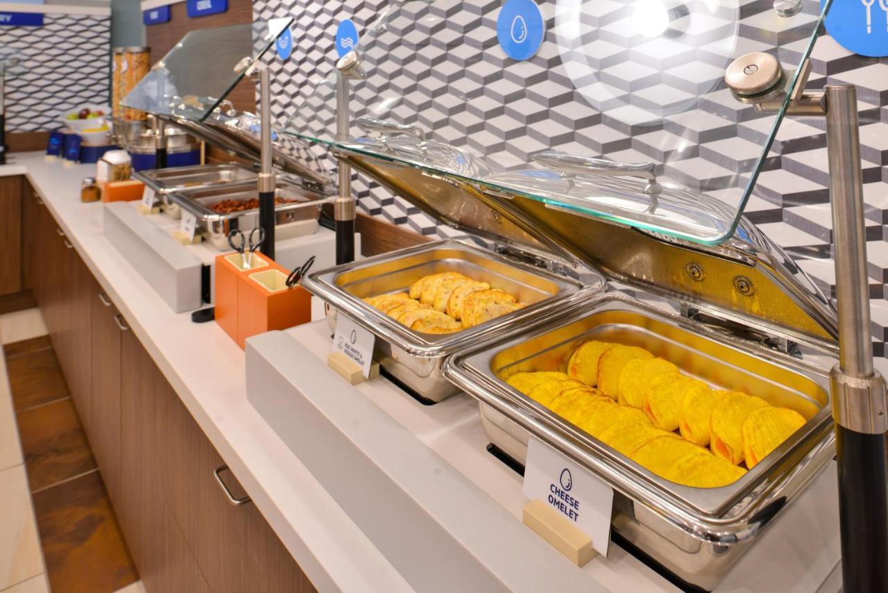 Holiday Inn Express Burlington By Ihg Exteriör bild