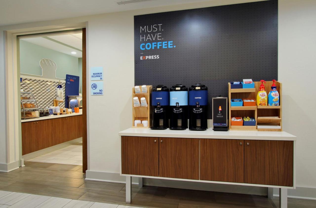 Holiday Inn Express Burlington By Ihg Exteriör bild